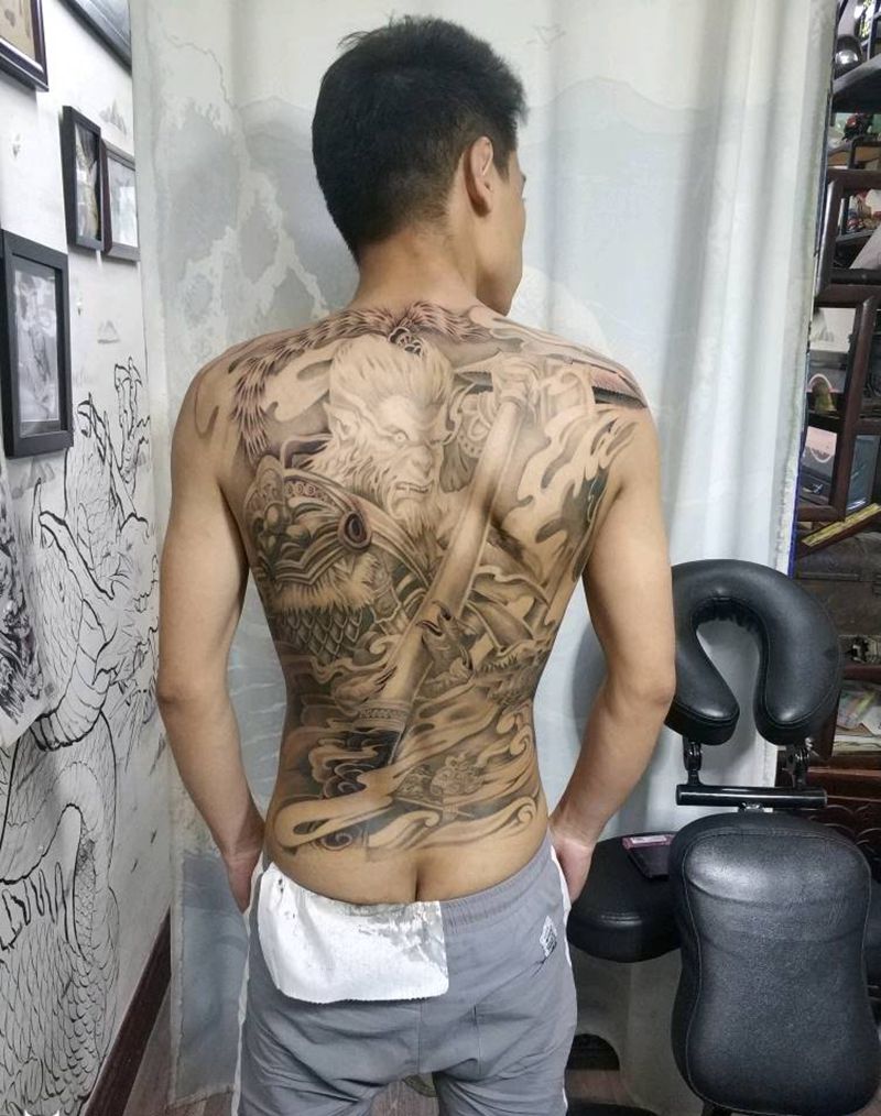 斗战胜佛纹身图片_背部新传统欧美写实悟空孙悟空纹身图案