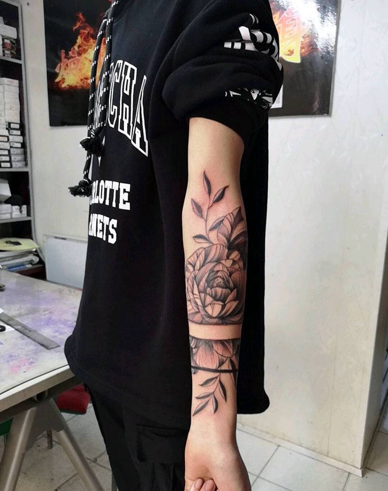 素花小臂纹身图片_手臂点刺欧美写实纹身图案