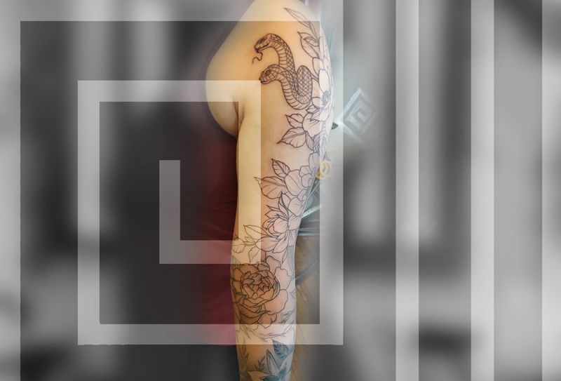 素花臂纹身图片_手臂点刺图腾蛇素花花臂纹身图案