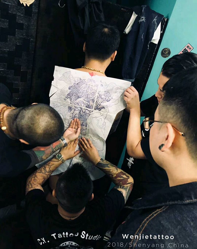 老传统初步线纹身图片