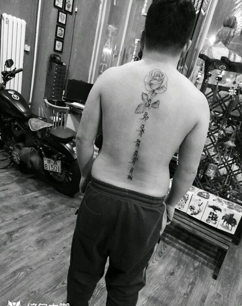 玫瑰纹身图片_背部成品纹身图案