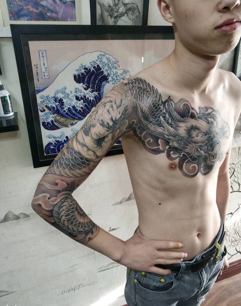 补发过肩龙纹身图片_手臂老传统纹身图案