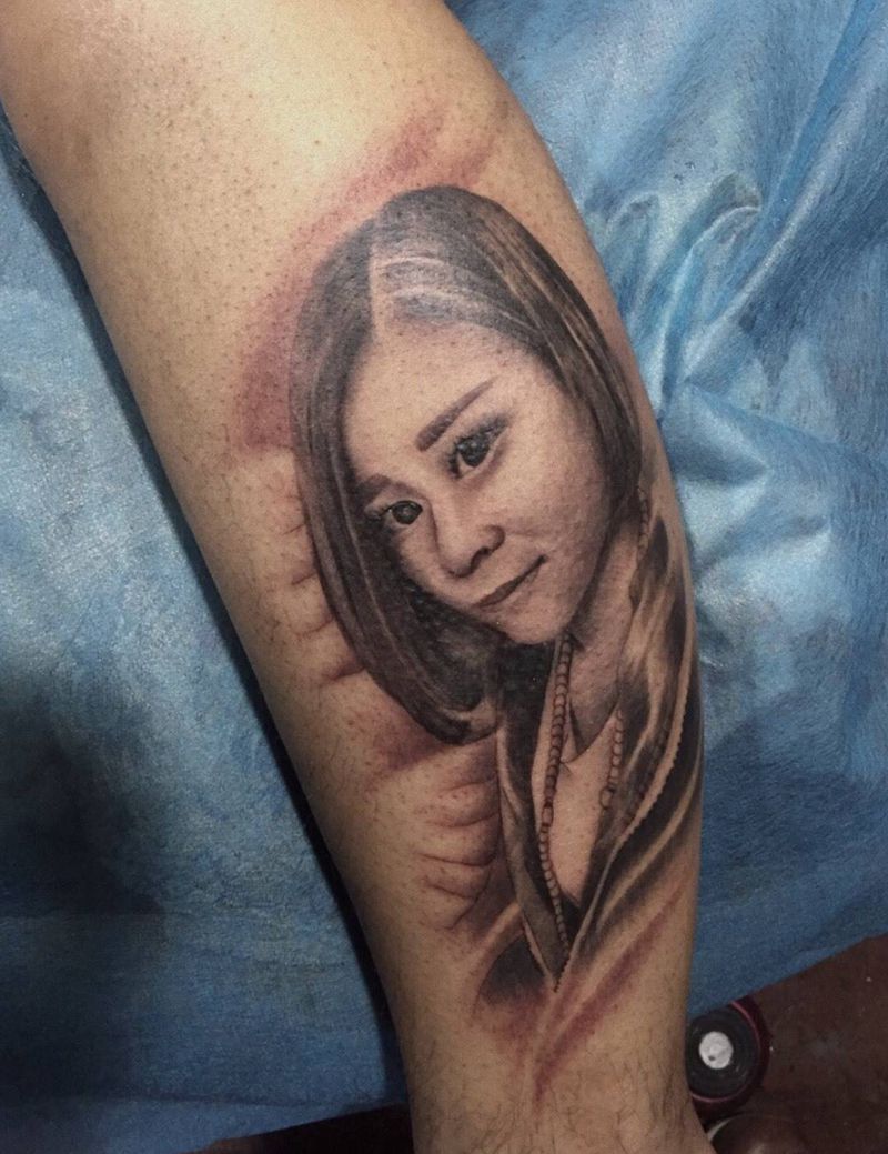 对于爱的执着纹身图片_腿部欧美人物成品纹身图案