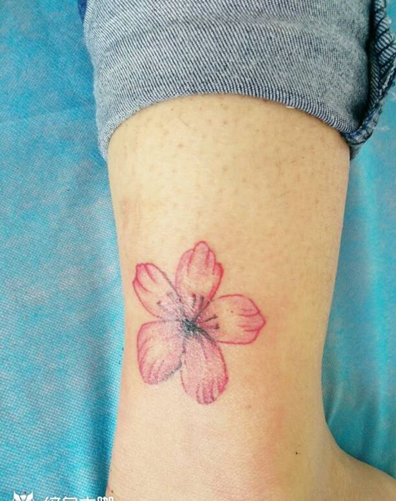 小花一枚纹身图片