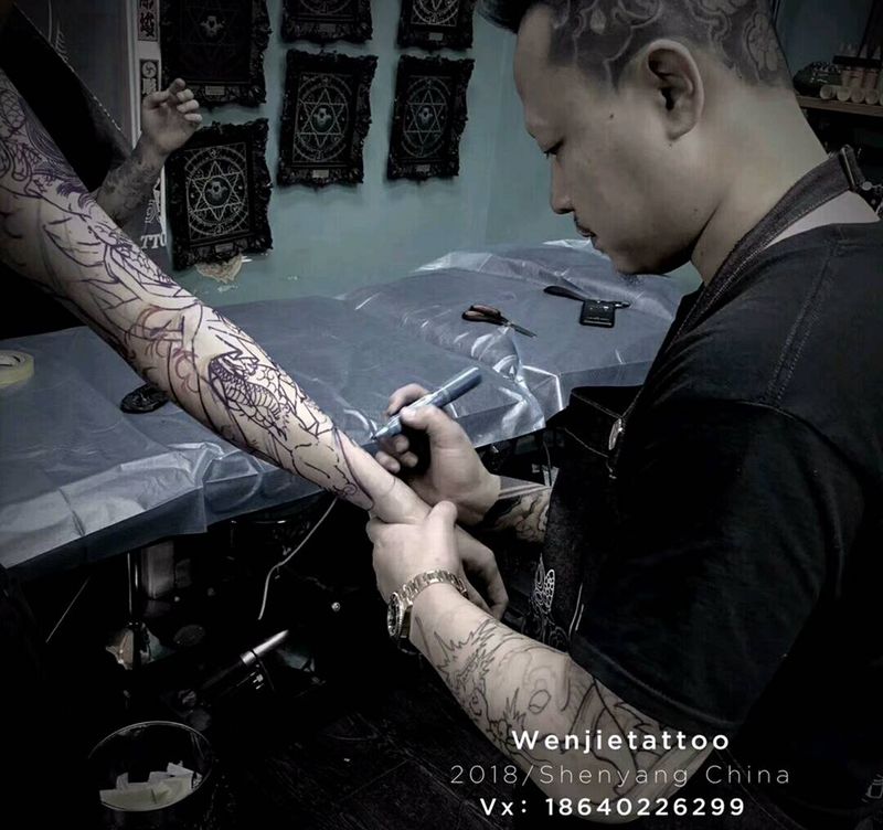 花臂基础线未完待续，纹杰老师工纹身图片_手臂老传统纹身图案