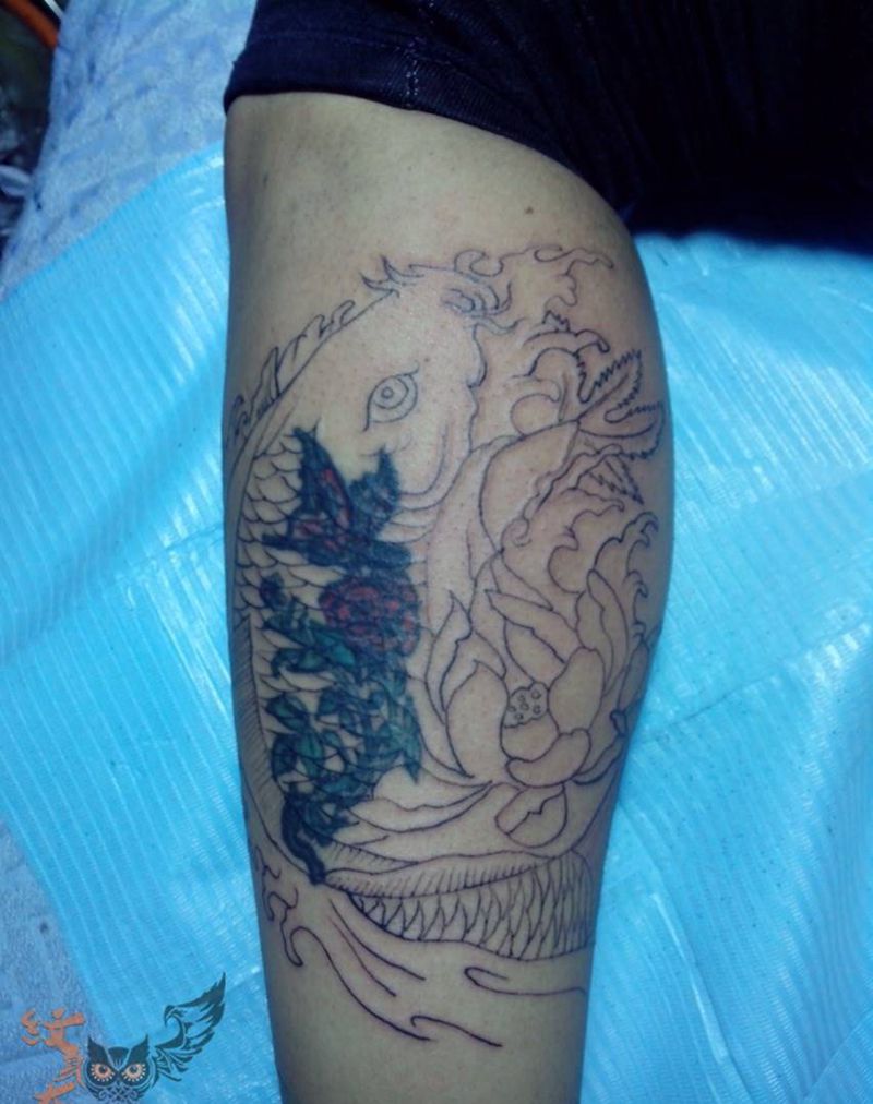 鲤鱼遮盖后纹身图片