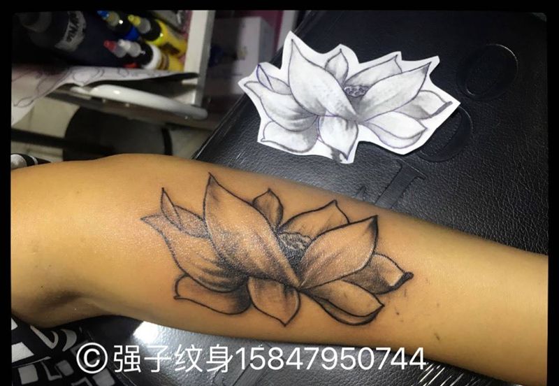 莲花纹身图片