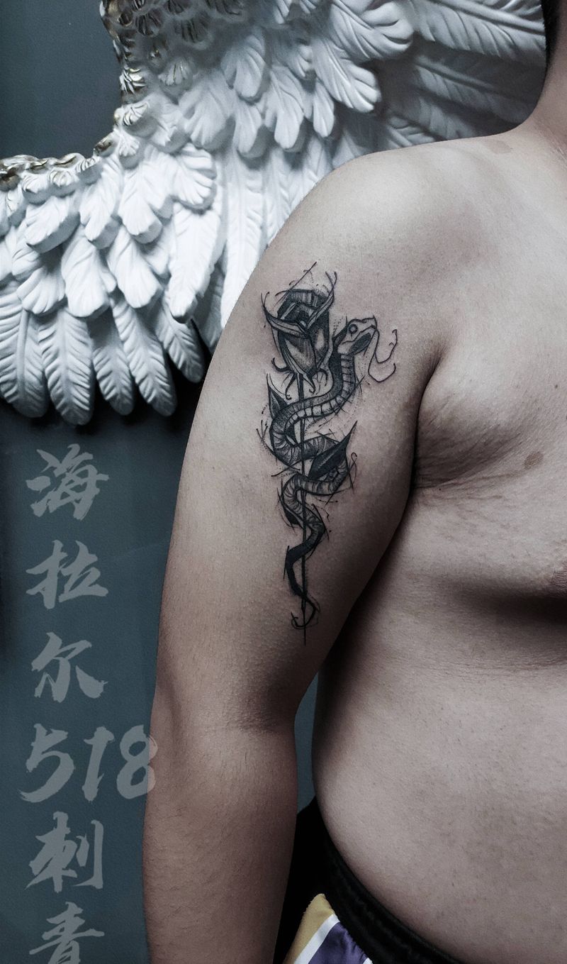 蛇玫瑰纹身图片_手臂black纹身图案