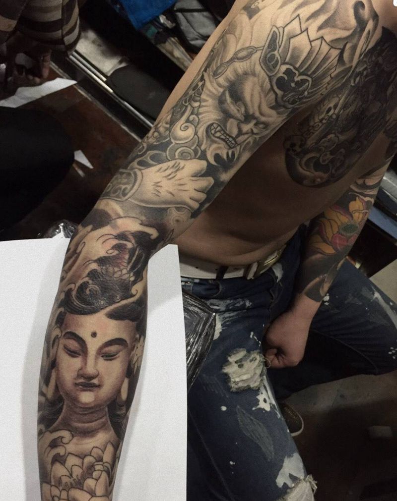 文殊菩萨纹身图片_成品肩部传统人物纹身图案