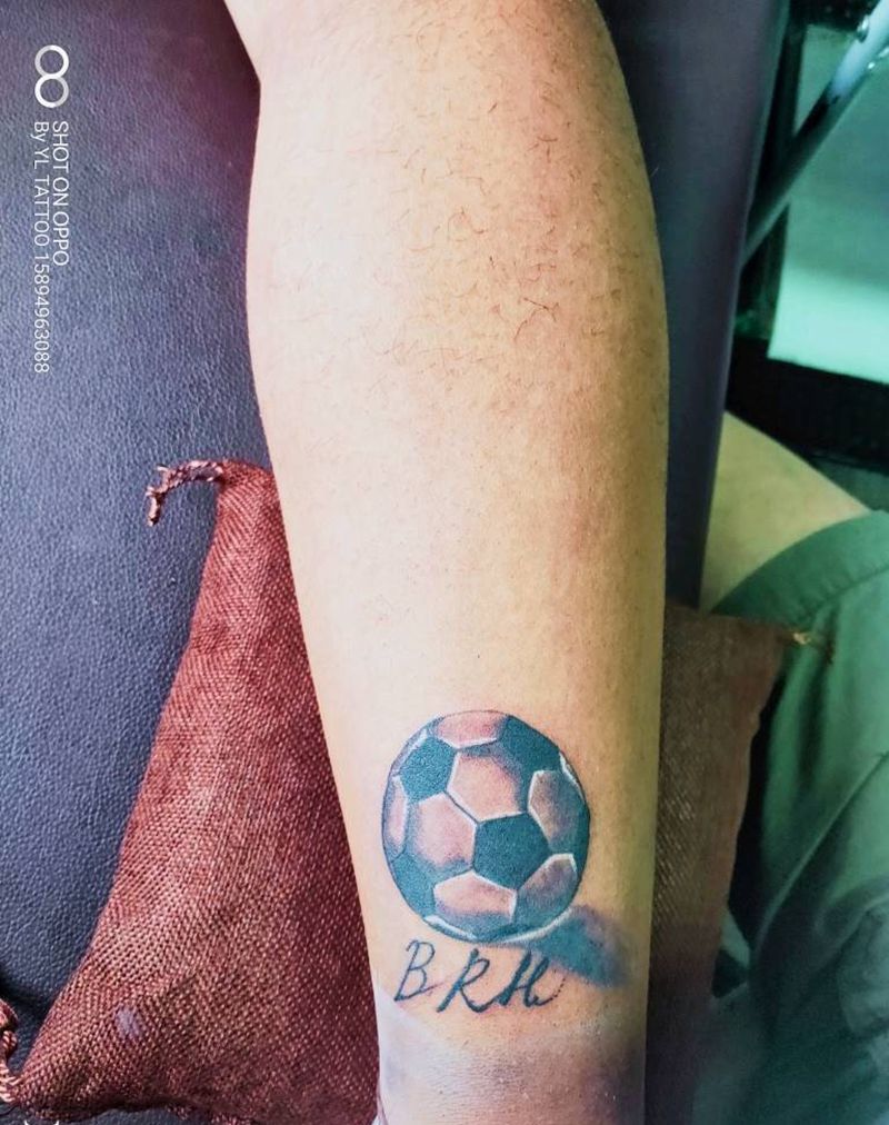 足球梦想纹身图片_脚部欧美写实纹身图案
