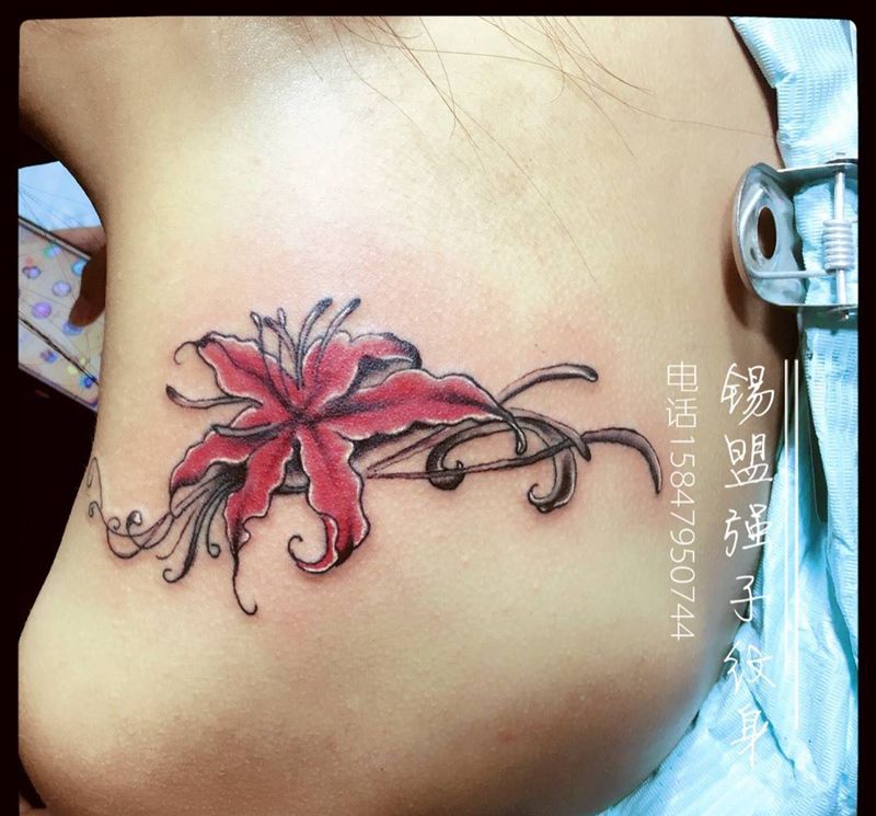 地狱花纹身图片_成品肩部植物纹身图案