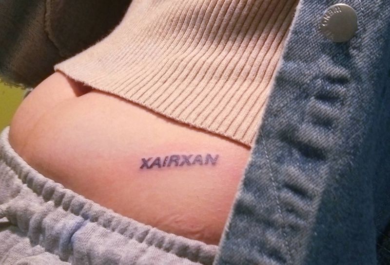 英文纹身图片_腹部花体字纹身图案