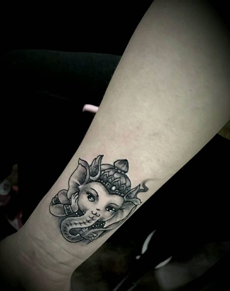 小图两枚纹身图片_手臂小清新纹身图案