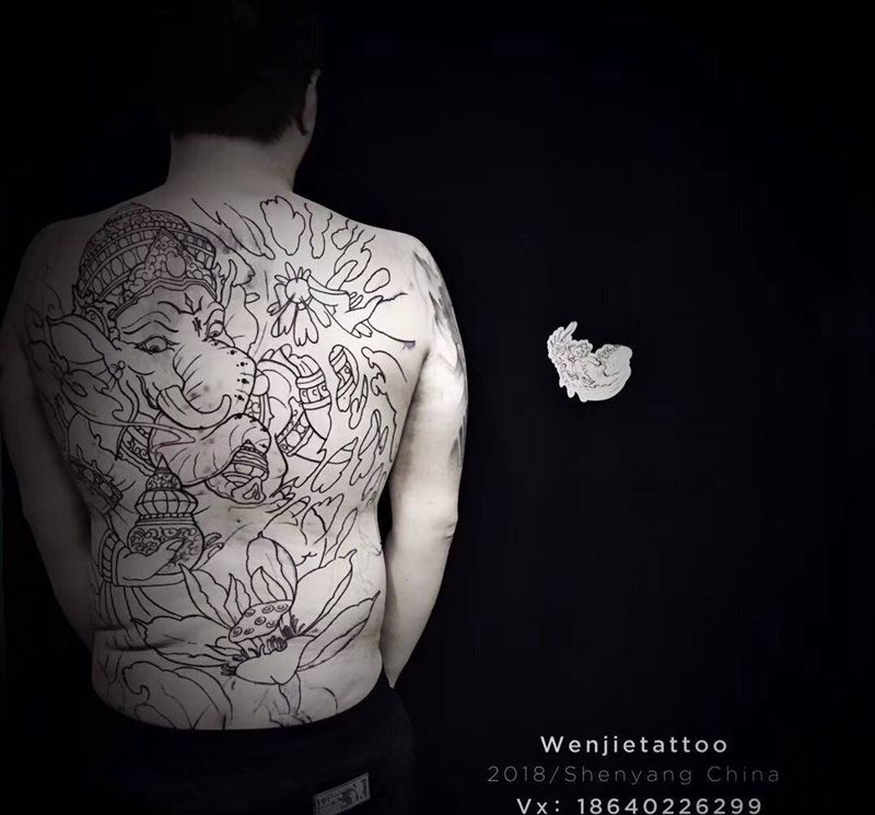 象神基础线未完纹身图片_背部新传统老传统纹身图案