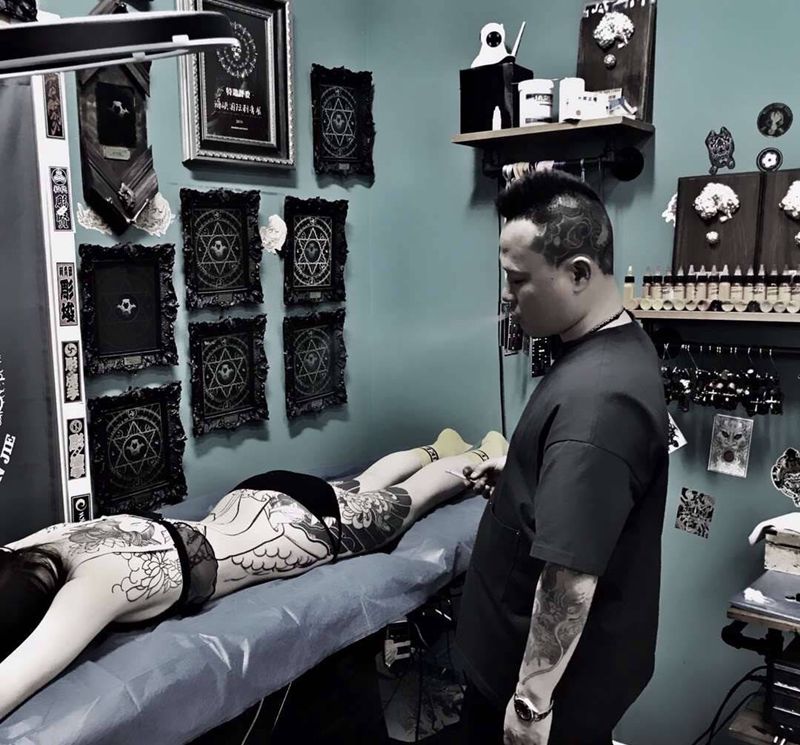 帅气嘛纹身图片_背部老传统新传统纹身图案