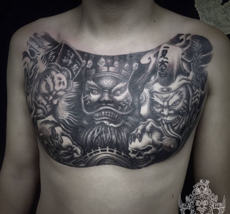 店内花胸纹身图片_胸部新传统纹身图案