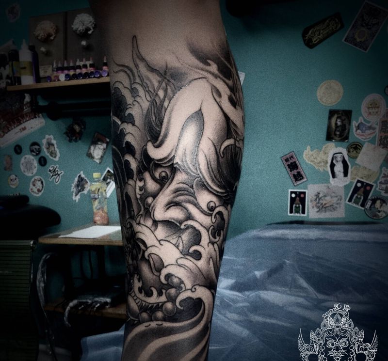 店内小腿般若纹身图片_腿部新传统纹身图案