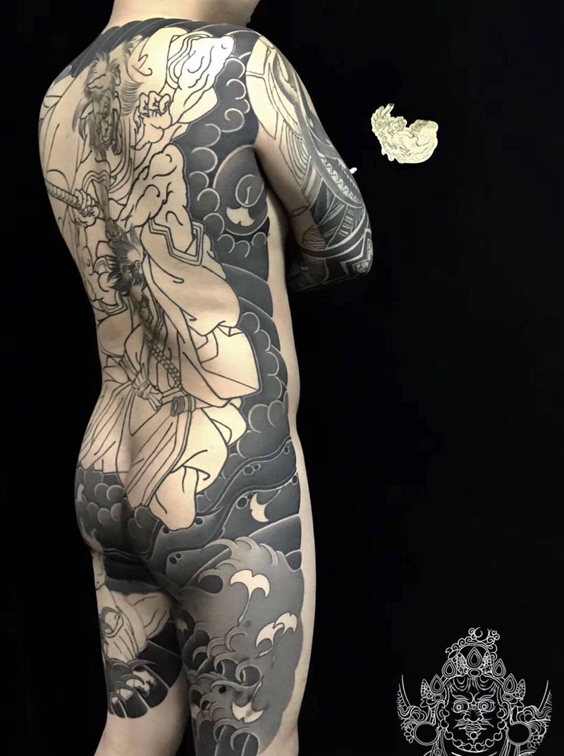 老传统满背进度纹身图片_背部老传统纹身图案