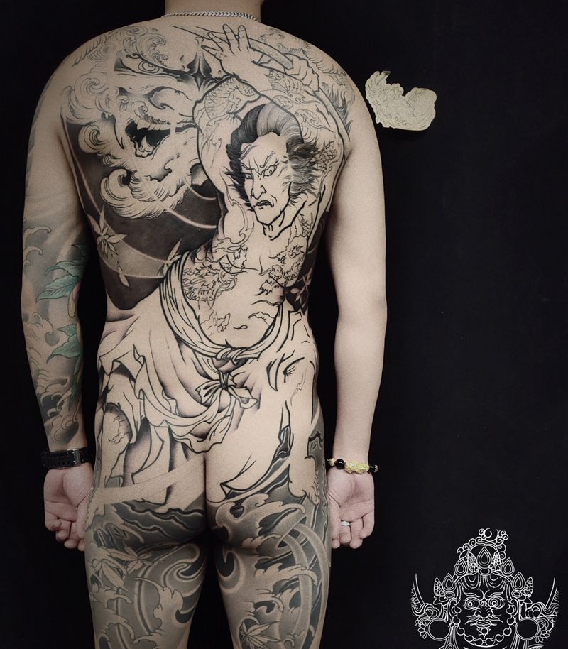 大满背进度更新纹身图片_背部老传统新传统纹身图案