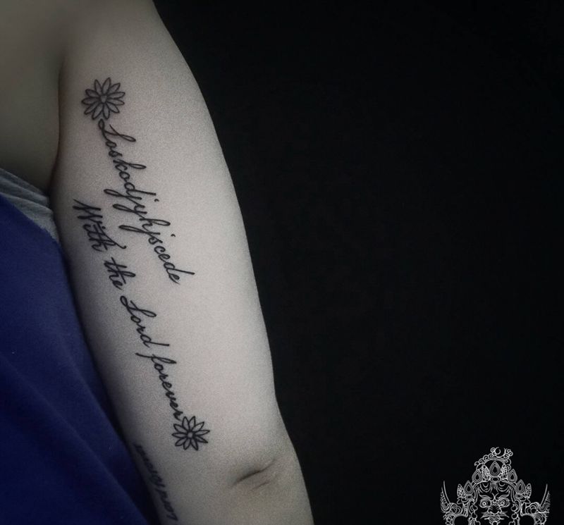 店内字母纹身图片_胸部手臂字母纹身图案