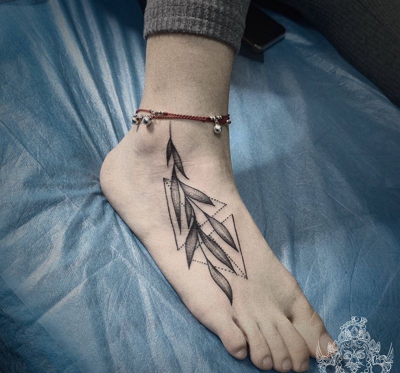 点与线纹身图片_腿部点刺纹身图案