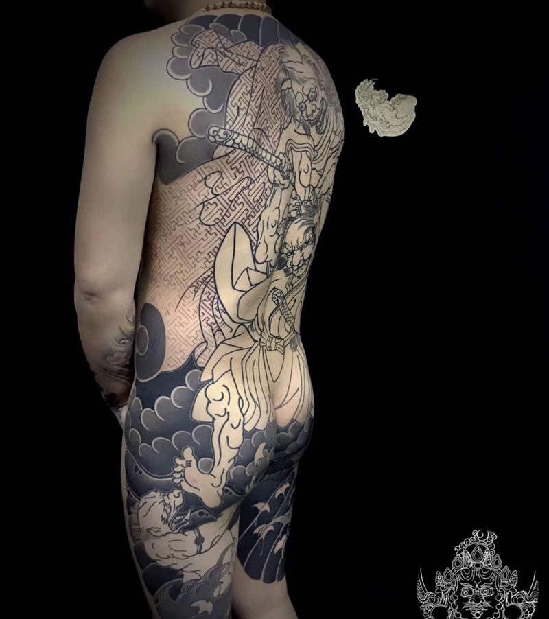 纹杰老师工作进度纹身图片_背部老传统纹身图案