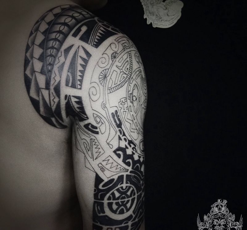 图腾进度纹身图片_肩部手臂图腾纹身图案