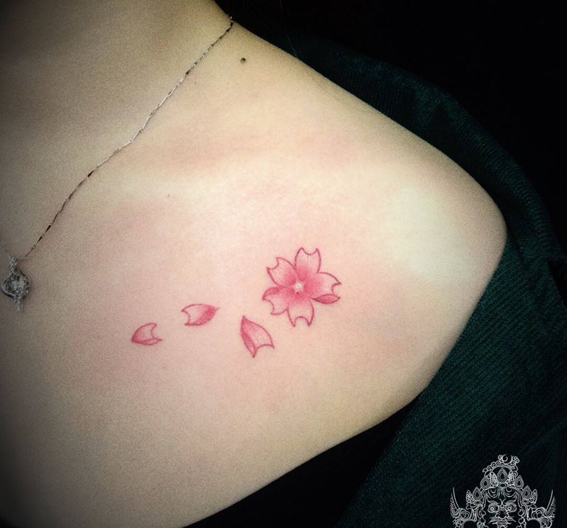 店内小清新纹身图片_手臂胸部小清新纹身图案