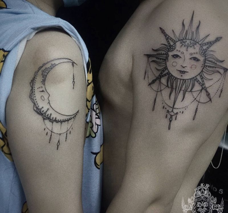 情侣纹身太阳月亮纹身图片_手臂点刺图腾纹身图案