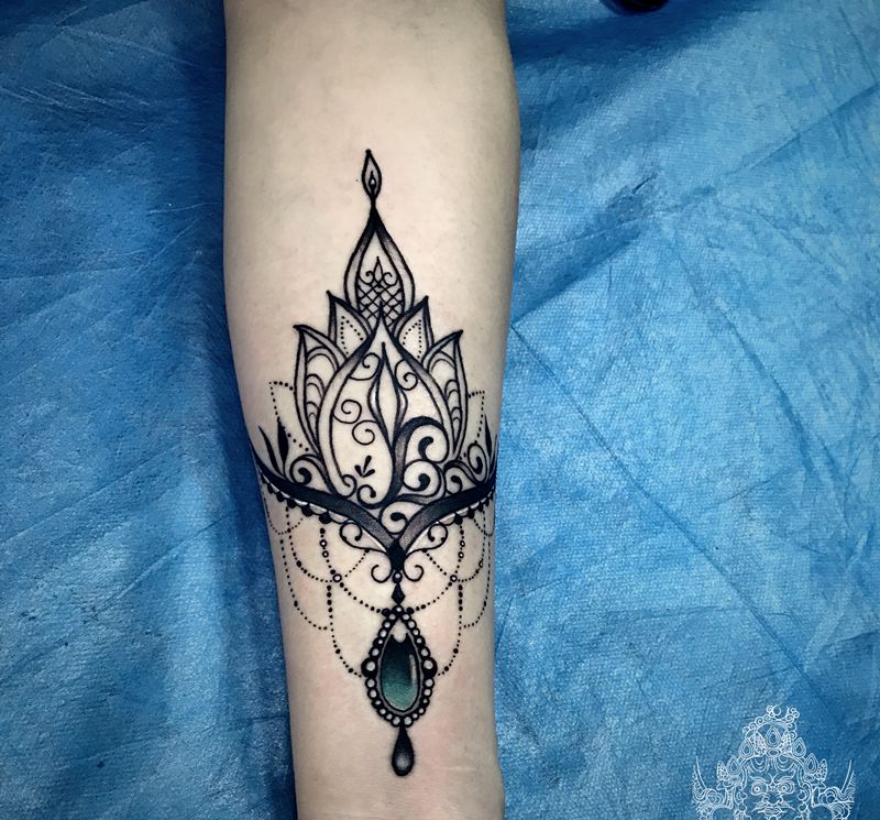 性感小图纹身图片_手臂点刺纹身图案