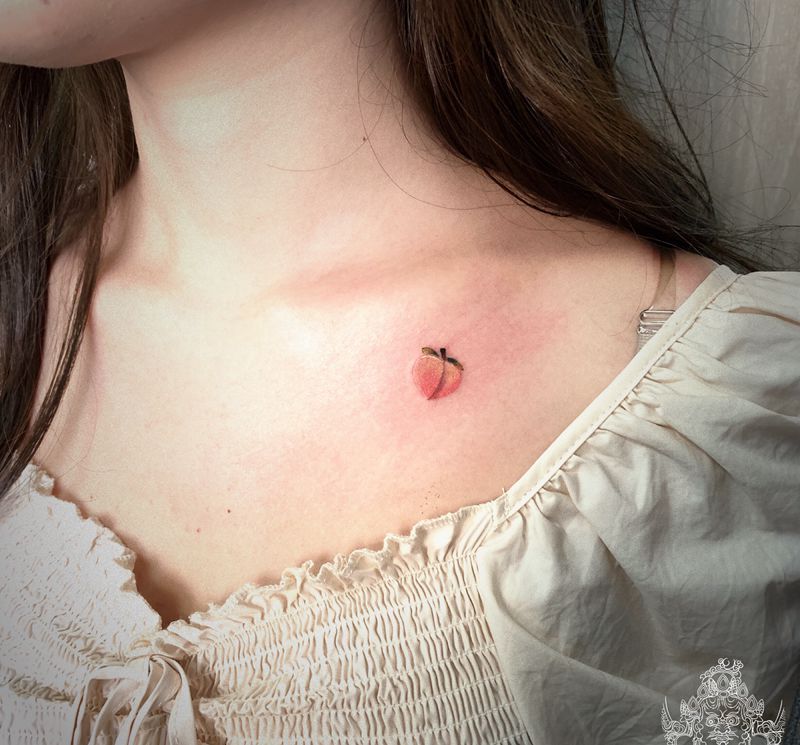 小清新纹身图片_胸部水彩小清新纹身图案