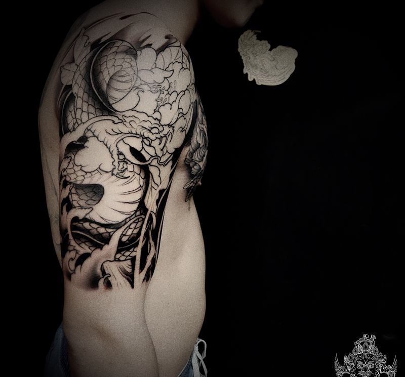 店内半甲，下次彩色纹身图片_手臂胸部新传统纹身图案