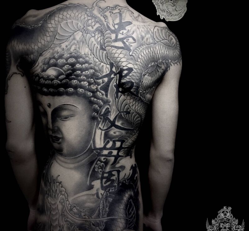 满背修改添加纹身图片_背部新传统纹身图案