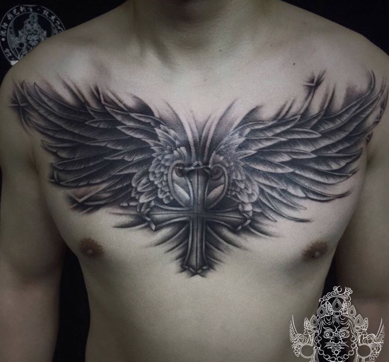 店内作。花胸纹身图片_胸部新传统欧美写实纹身图案