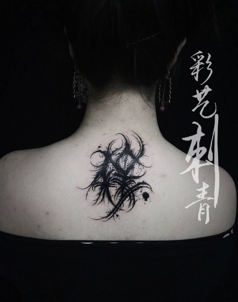 暗黑系花体纹身图片_背部图腾点刺纹身图案