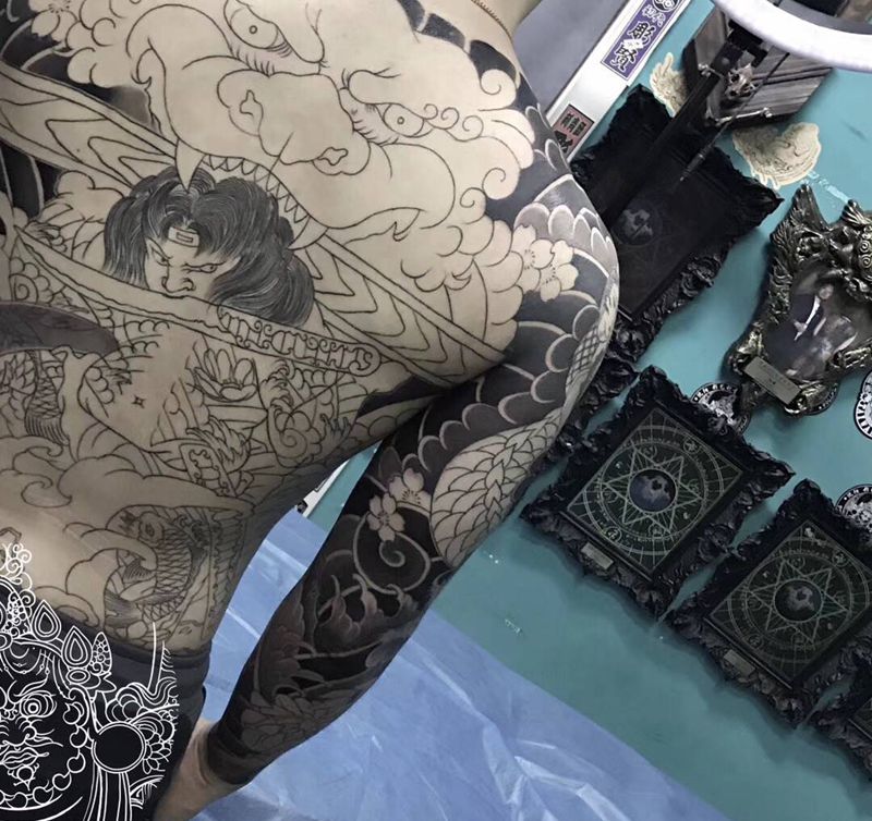 修改进度更新纹身图片_背部手臂老传统纹身图案