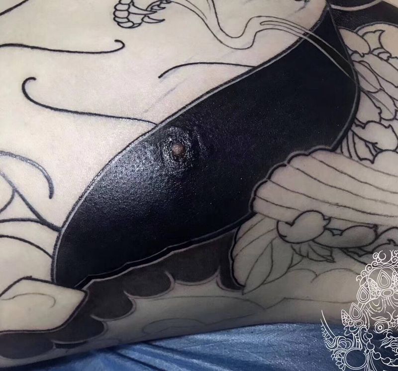 通体之路 老传统黑灰局部纹身图片_胸部老传统纹身图案