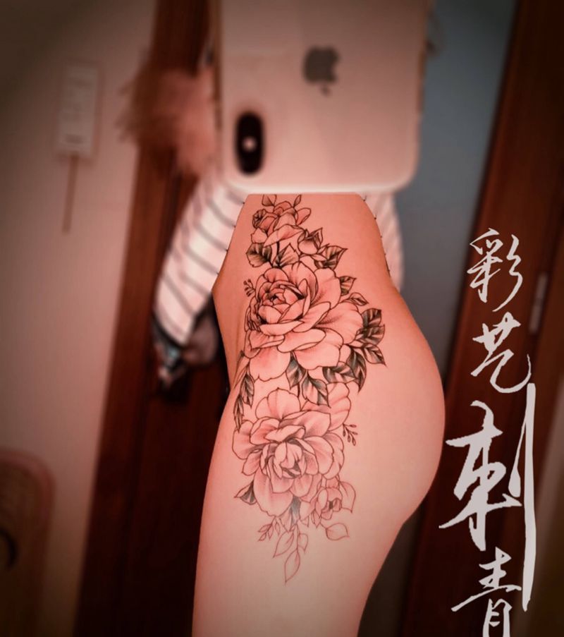 美女的买家秀纹身图片_臀部腿部点刺水墨纹身图案