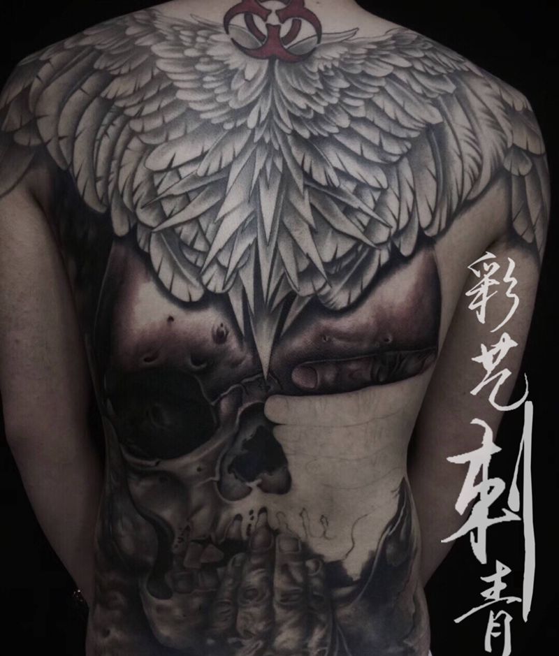 店内欧美大背未完纹身图片_背部欧美写实纹身图案