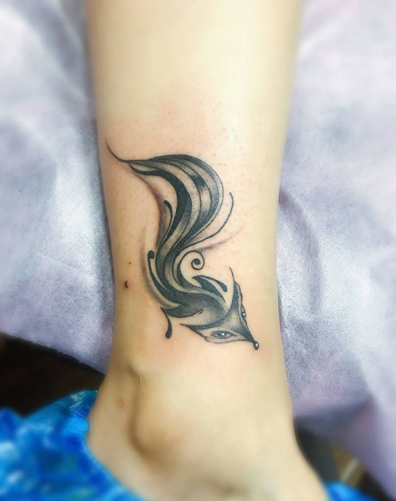 小狐狸纹身图片_脚部纹身图案