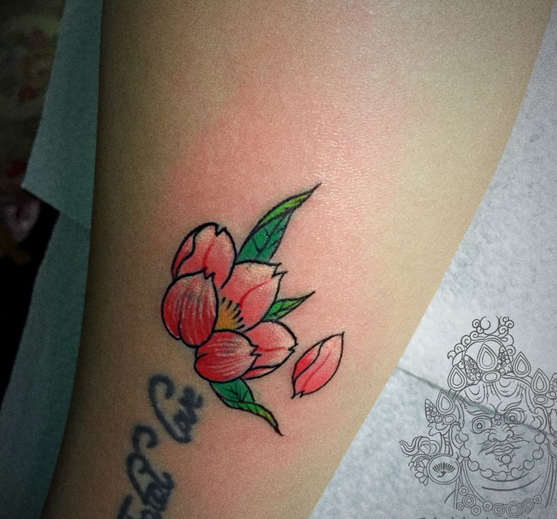 小樱花遮盖纹身图片_手臂水彩纹身图案