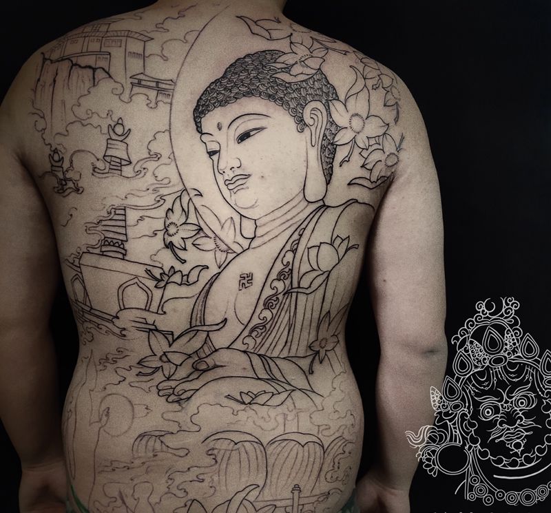 满背基础线纹身图片_背部新传统纹身图案