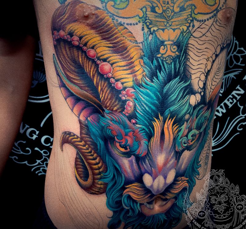 前胸彩色欧美 未完纹身图片_胸部New School纹身图案