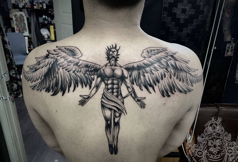 店内师傅作品纹身图片_背部欧美写实纹身图案