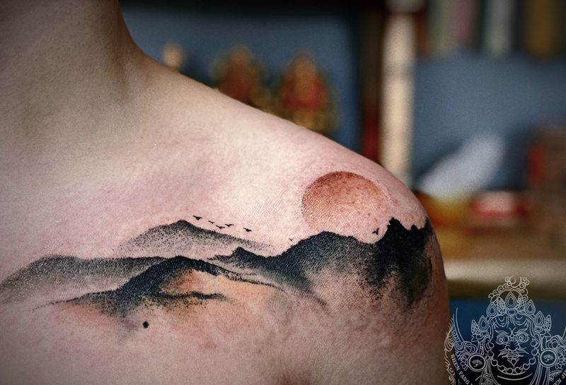 山和海，云和爱。纹身图片_颈部胸部水彩水墨纹身图案