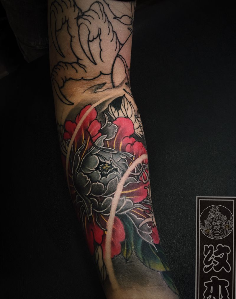 牡丹花纹身图片_手臂新传统纹身图案