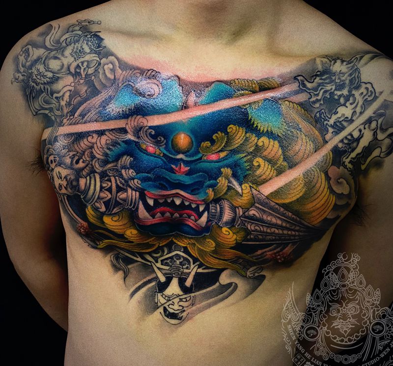 花胸进度纹身图片_胸部新传统纹身图案