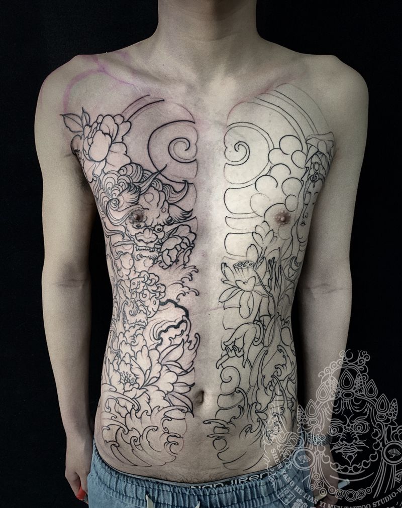 店内基础线纹身图片_胸部新传统纹身图案