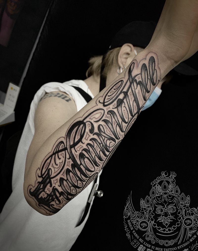 店内花体字纹身图片_手臂花体字纹身图案