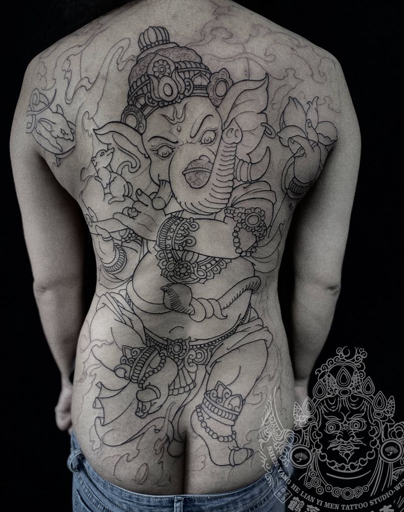象神基础线纹身图片_背部新传统纹身图案